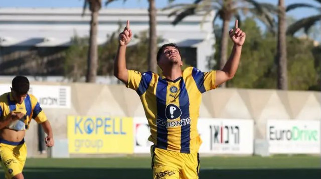 ערך בכורה בבוגרים בגיל 16 ושבעה חודשים. עילאי בן סימון (צילום: אתר רשמי, מכבי תל אביב)