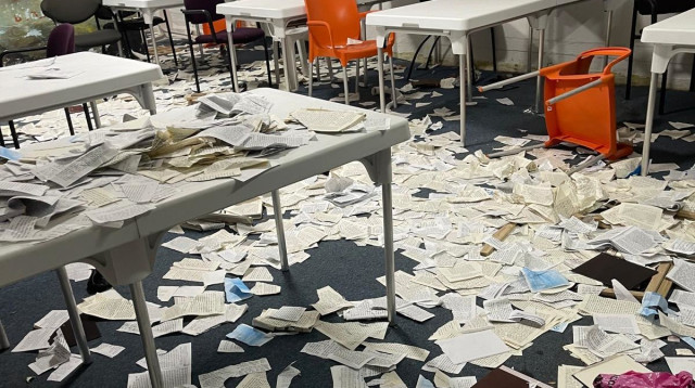 פוגרום בבית כנסת (צילום: דוברות המשרד לשירותי דת)