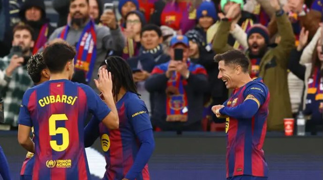 חגיגה מהירה. לבנדובסקי (צילום: רויטרס)