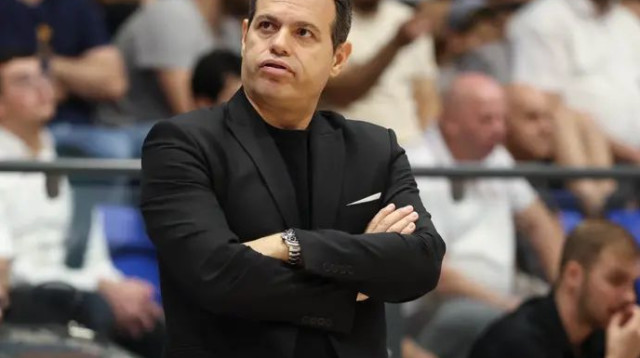 איטודיס לא אהב את כל מה שהוא ראה משחקניו (צילום: דני מרון)