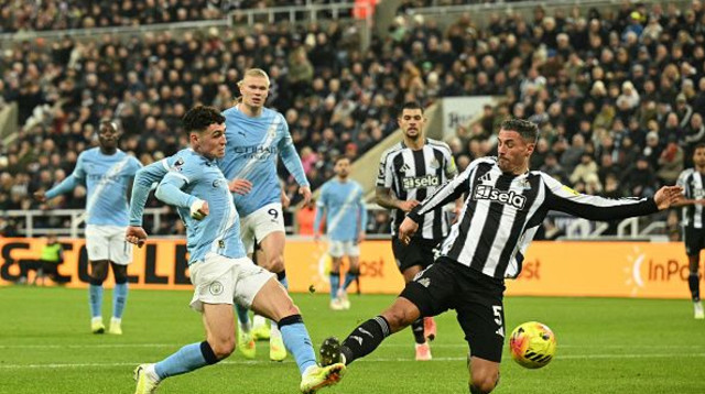 שר מתקל את פודן (צילום: GettyImages)