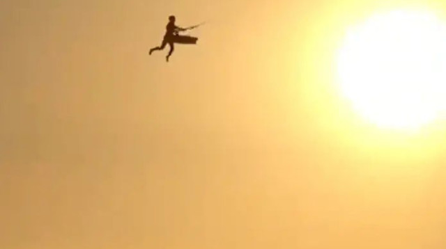 הגולש הישראלי שחר צברי בתחרות King Of The Air (צילום: אתר רשמי, King Of The Air)