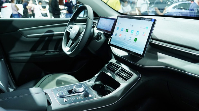 מסך מסתובב. הנהגים התלהבו אך לא השתמשו  (צילום: שאטרסטוק)