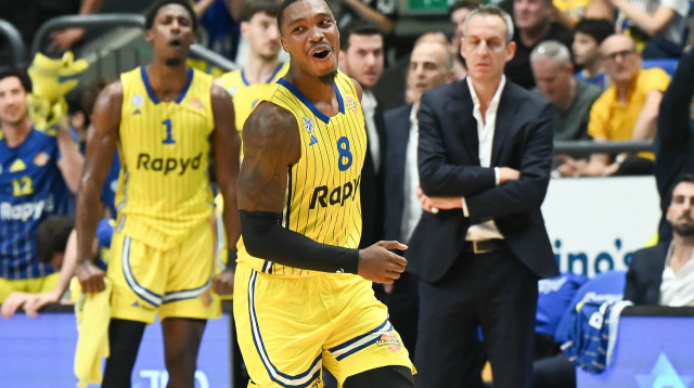 שחקן מכבי תל אביב לוני ווקר (צילום: ברני ארדוב)