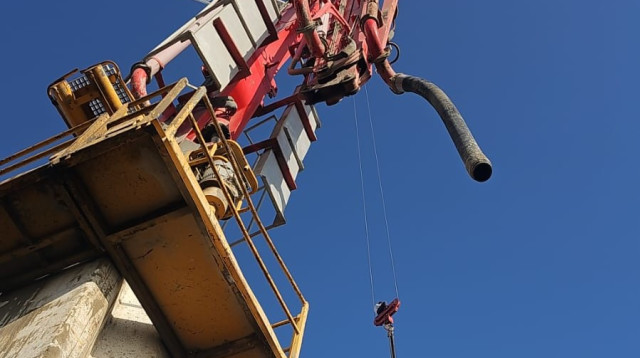 נער נתקע על מנוף בירושלים (צילום: תיעוד מבצעי כב"ה ירושלים)