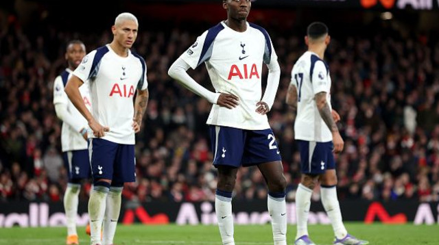 שחקני טוטנהאם מאוכזבים (צילום: GettyImages)