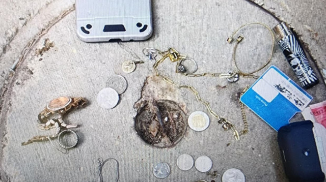 הרכוש שנתפס ברשות החשוד (צילום: דוברות המשטרה)