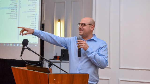 שחר שאבי - מייסד מערכת דינרוז (צילום: י.גינדי ושות)