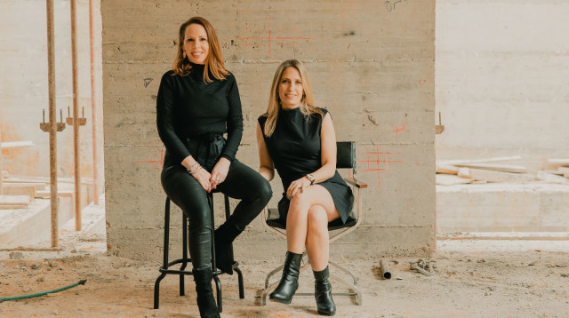 שירה מוסקל מימין והדס רוט - הלל אדריכלות (צילום: טל אלקבס)