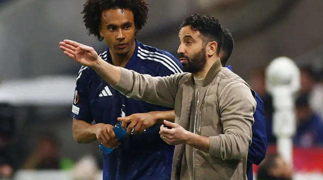 רובן אמורים מאמן מנצ'סטר יונייטד עם ג'ושוע זירקזי (צילום: רויטרס)