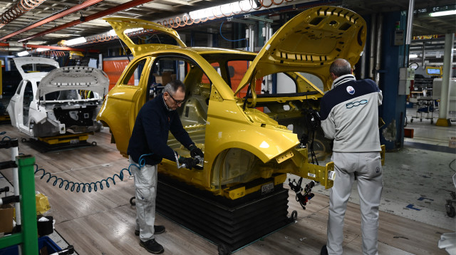 ייצור רכבים (צילום:  MARCO BERTORELLO / AFP via Getty Images)