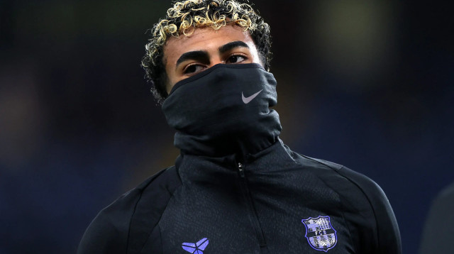 לאמין ימאל שחקן ברצלונה בחימום (צילום: רויטרס)