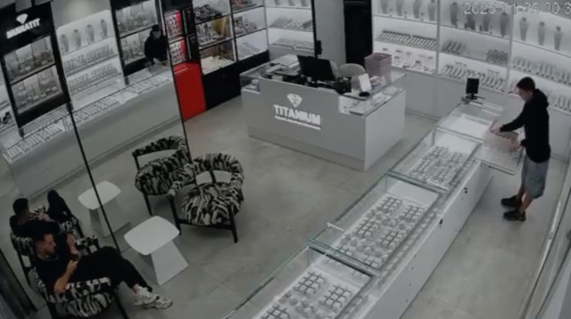 תיעוד השוד באופקים (צילום: צילום מסך,רשתות חברתיות)