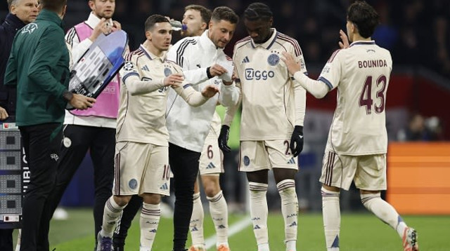 שחקני אייאקס (צילום: Getty images)