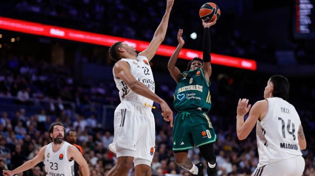 טי ג'יי שורטס מול אדי טבארס (צילום: Getty images)