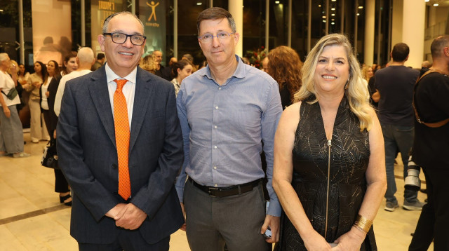 טלי ארז ,שרון רייך ושי פירון  (צילום: איציק בירן)