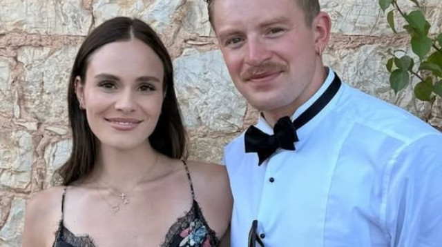 אדם פיטי וארוסתו הולי רמזי (צילום: מסך, אינסטגרם)