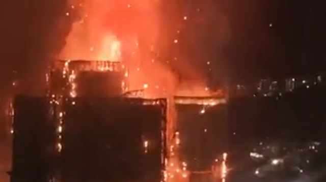 שריפת ענק בהונג קונג (צילום: צילום מסך, רשת X)