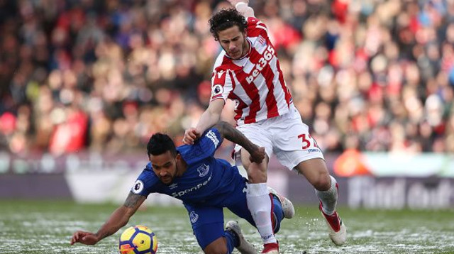 רמדאן סובחי במדי סטוק סיטי (צילום: Matthew Lewis / Stringer)