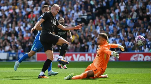 חיית רחבה. ארלינג הולאנד כובש (צילום: רויטרס)