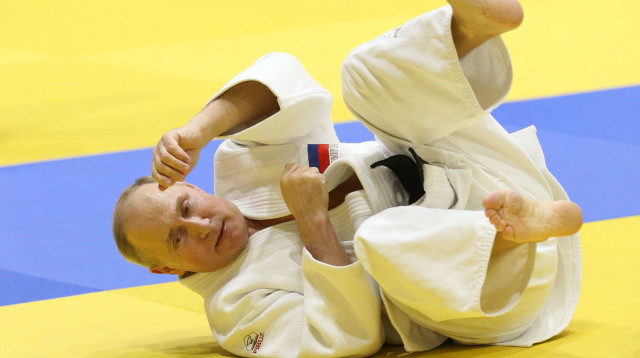 פוטין במהלך אימון ג'ודו (צילום: GettyImages, Mikhail Svetlov)