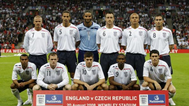 שחקני נבחרת אנגליה 2008 (צילום: IAN KINGTON)