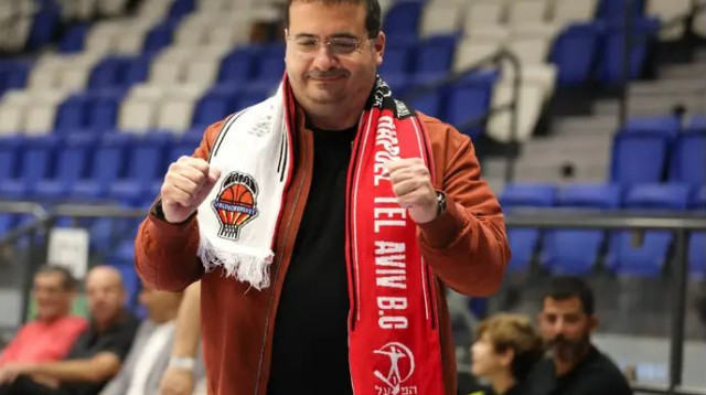 עופר ינאי מחויך (צילום: דני מרון)