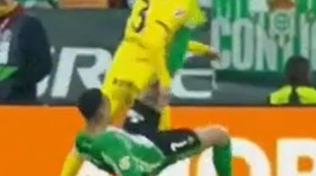 הרגע בו הרגל של אנטוני פוגעת בפניו של שחקן ג'ירונה (צילום: צילום מסך)