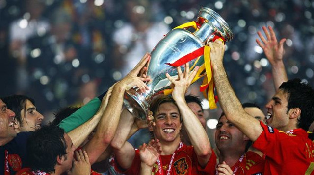 פרננדו טורס בנבחרת ספרד (צילום: Shaun Botterill / Staff)