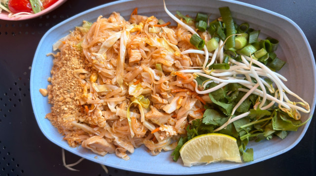 התאילנדית בשוק (צילום: בתיה גלעדי)