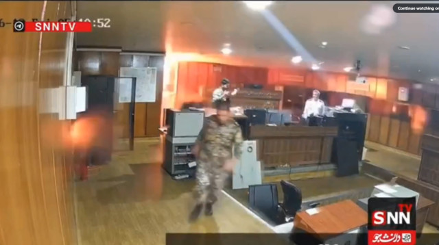 תקיפה בתחנת הפיקוד של מערך ההגנה האווירית האיראני (צילום: צילום מסך)