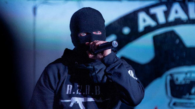 האמן הפרו-פלסטיני Mikrat (צילום: צילום מסך לפי סעיף 27א)