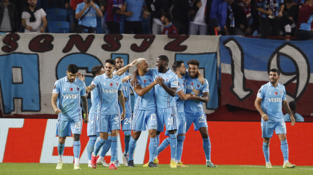 ניצחון מדהים של הטורקים. שחקני טרבזונספור חוגגים (צילום: רויטרס)