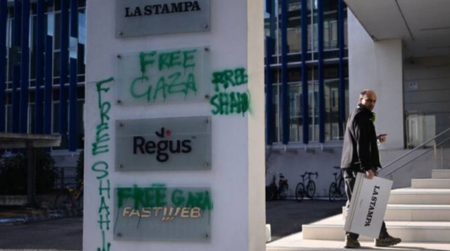 מפגינים פרו-פלסטינים תקפו את מערכת העיתו האיטלקי La Stampa (צילום: צילום מסך לפי סעיף 27א)