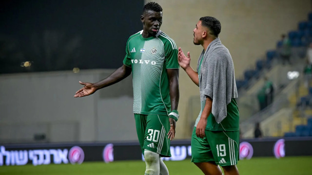 איתן אזולאי, עבדולאי סק שחקני מכבי חיפה (צילום: אריאל שלום)