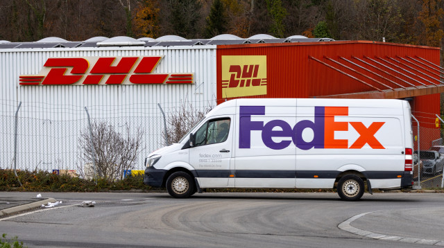 FEDEX, DHL (צילום: REUTERS/Denis Balibouse)