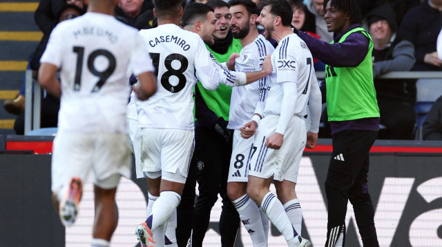 שחקני מנצ'סטר יונייטד חוגגים (צילום: רויטרס)