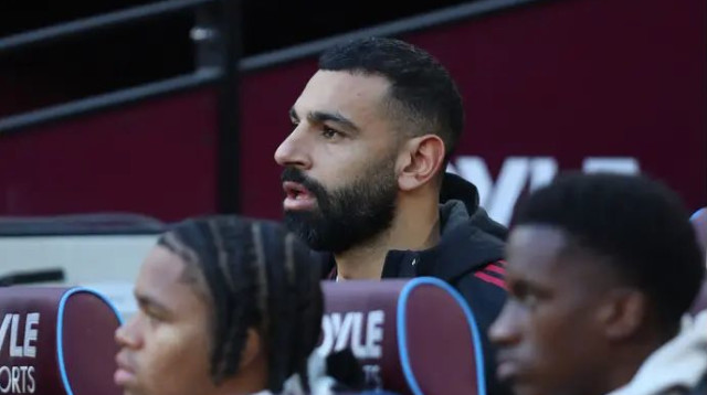 סלאח על הספסל, אמש (צילום: GettyImages, Izzy Poles - AMA)