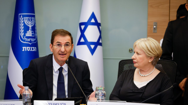 בועז ביסמוט בדיון על הנוסח המעודכן של חוק הגיוס (צילום: דוברות הכנסת, נועם מושקוביץ)