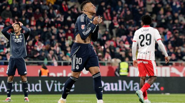 קיליאן אמבפה מאוכזב מול ג'ירונה (צילום: Soccrates Images / Contributor)