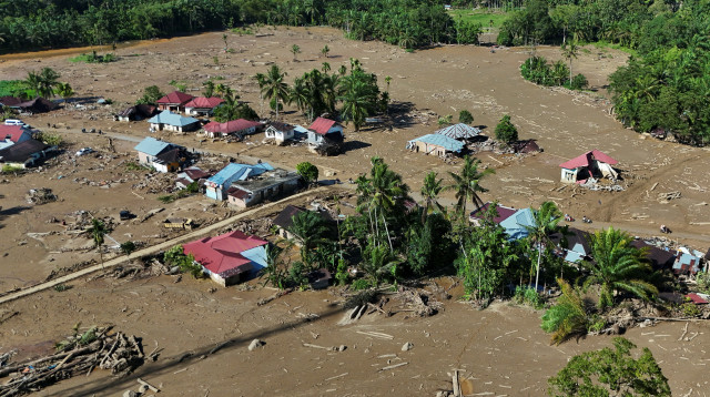 הרס באינדונזיה בעקבות השיטפונות (צילום: רויטרס)