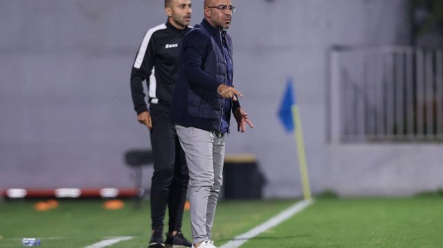 מאמן מכבי בני ריינה אדהם האדיה (צילום: מאור אלקסלסי)