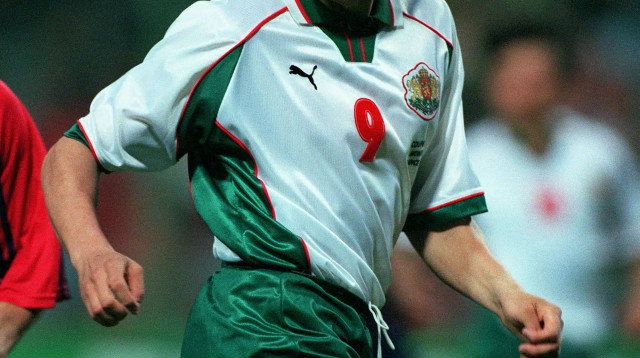 לובו פנב במדי נבחרת בולגריה ב-1998 (צילום: GettyImages, Richard Sellers/Allstar)