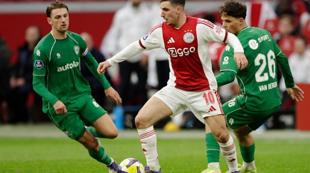 אוסקר גלוך במדי אייאקס מול כרונינגן (צילום: Soccrates Images)