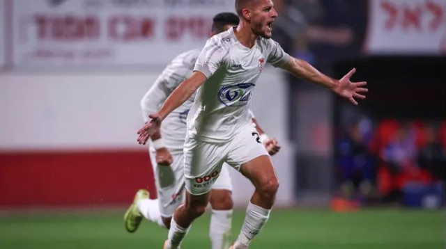 נכנס והשווה. אחמד סלמן (צילום: מאור אלקסלסי)