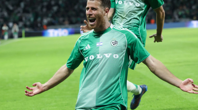 גיא מלמד שחקן מכבי חיפה חוגג שער (צילום: דני מרון)