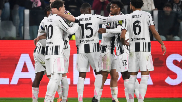 שחקני יובנטוס חוגגים (צילום: GettyImages, Stefano Guidi)