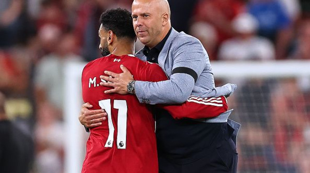 ארנה סלוט ומוחמד סלאח (צילום: Robbie Jay Barratt - AMA / Contributor)