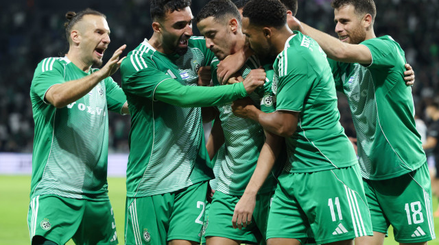 שחקני מכבי חיפה חוגגים (צילום: דני מרון)