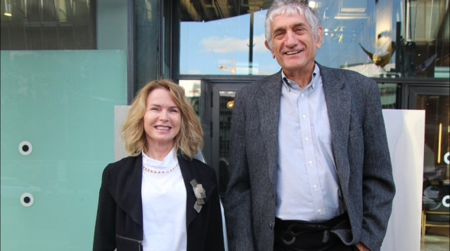 ג'ון מרטיניס ומיכל ברוורמן־בלומנשטיק (צילום: מיקרוסופט)